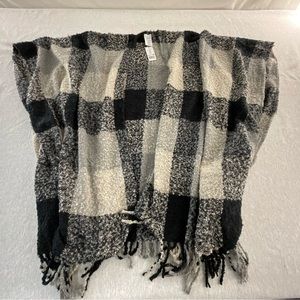 WOOLRICK AMELIA RN#137013 100% POLYESTER WOMEN’S COZY BLANKET WRAP/BUFFALO PLAID